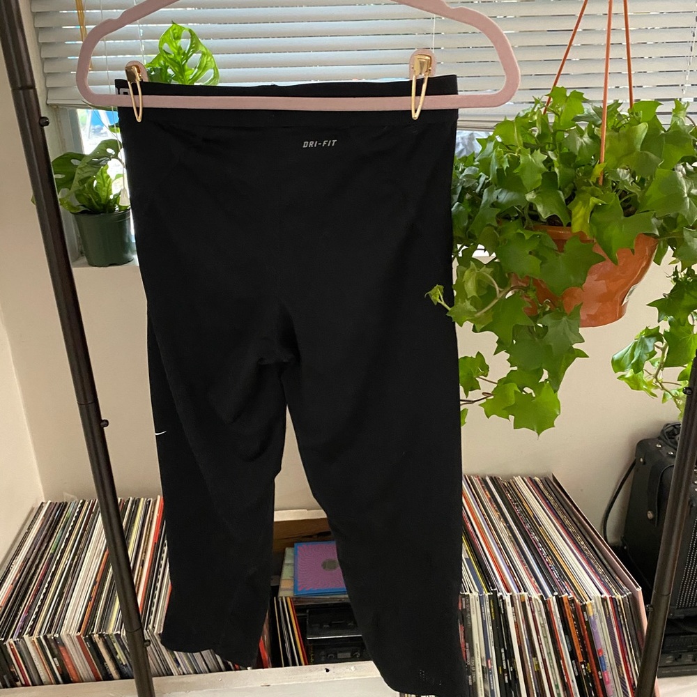 Nike Pro Exercise Capris - Picture 3 of 5